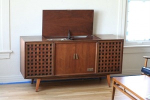 How Much Is An Antique Record Player Cabinet Worth